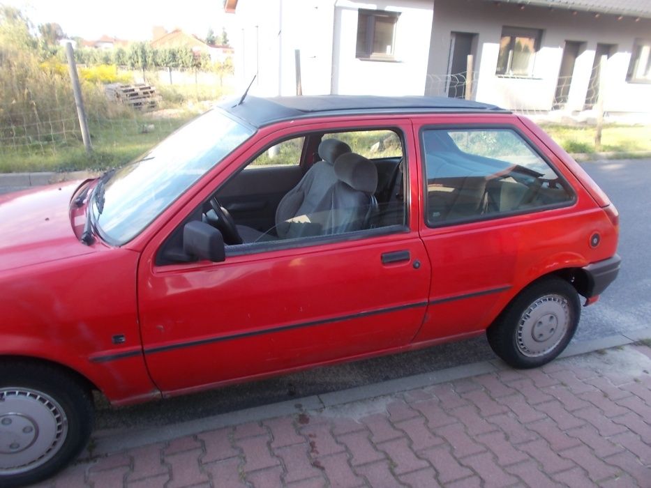 Ford Fiesta MK3,kolor czerwony,1,3 benzyna,przeznaczony na części