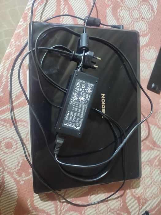 Ноутбук Medion у робочому стані