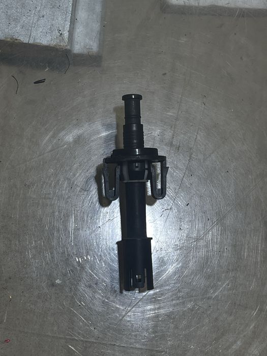 Концевик капота Jeep Cherokee KL 14-23