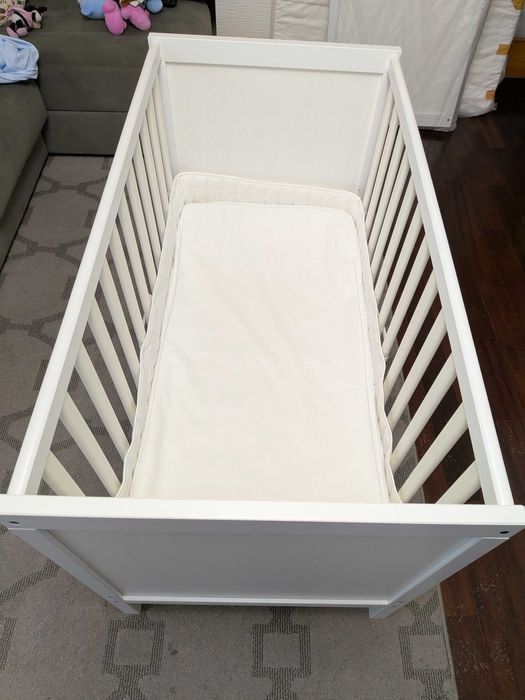 Berço de Bébé SUNDVIK (IKEA) e acessórios para o Berço