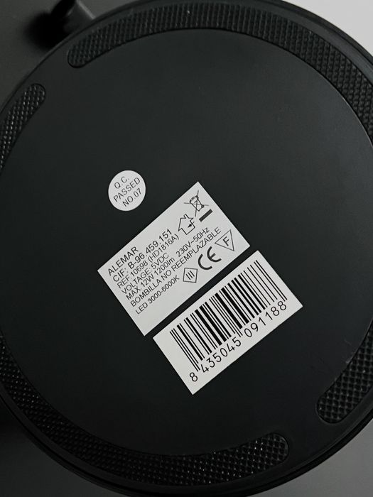 Candeeiro de mesa LED em aluminio / minimalista / com USB