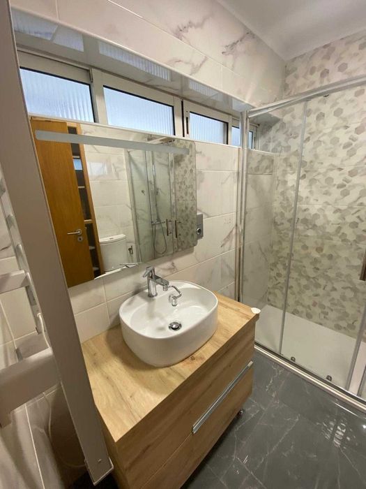 Quarto mobilado na Encarnação | Metro à porta | 530€ com despesas incluídas