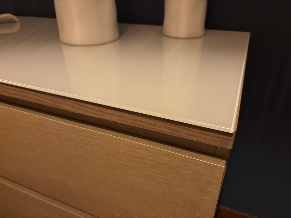 Comoda mal 6 gavetas com tampo de vidro branco