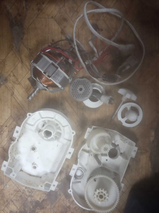 Корпус редуктора, шестерні, двигун до м'ясорубки, запчастини.