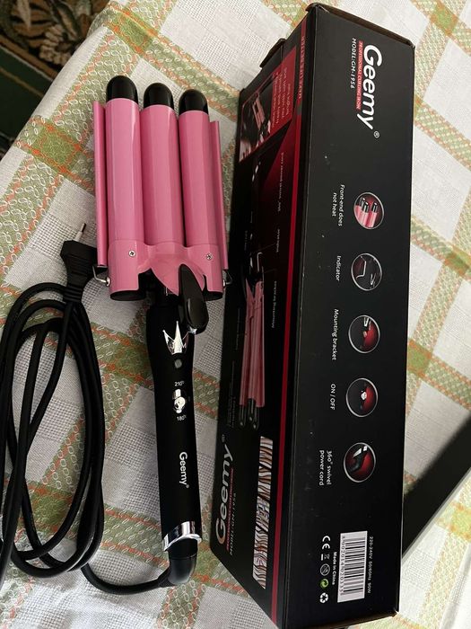 Плойка тройная Gemei GM 1956