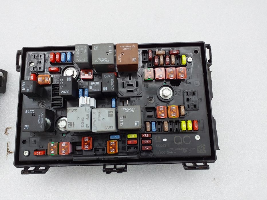 Caixa fusíveis / SAM / BSI OPEL Astra J