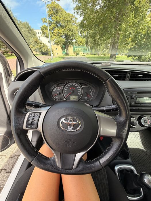Toyota Yaris 1.0 2015 | 186 tys. km | NOWE opony + akumulator
