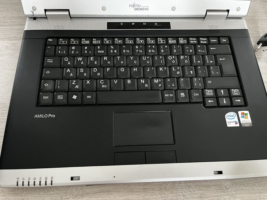 Laptop Fujitsu Siemens Amilo Pro + torba