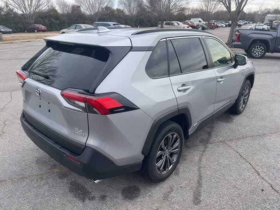 Toyota RAV4 Hybrid XLE Premium      2024