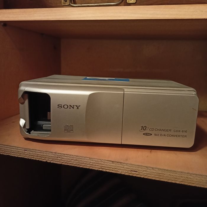 Zmieniarka CD na 10 płyt firmy Sony