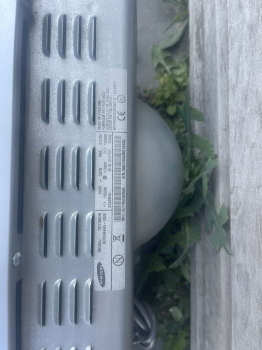 Мікрохвильова піч Samsung CE1185UB.