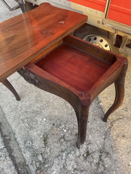 Mesa de jogo antigo