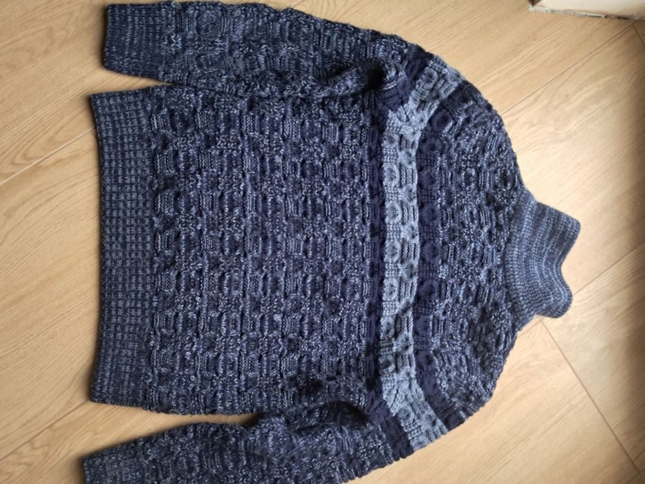 Віддам  зимовий светр М