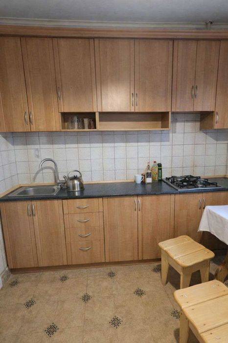 Продається 4-ох кімнатна квартира по вулиці Хоткевича