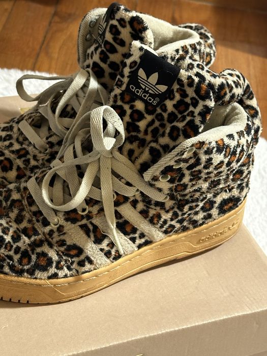 Ténis Adidas Jeremy Scott Leopard c/ caudas