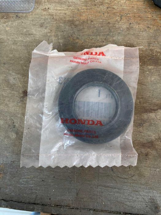 Mais material diverso para a XRV750 Africa Twin RD07a