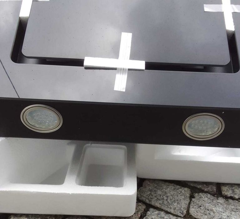 Czarny nowy okap kuchenny firmy respekta