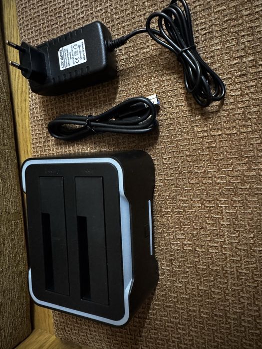 Док станція для жорстких дисків