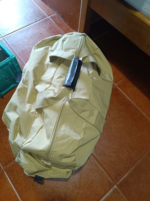 Mala com estilo desportivo grande e espaçosa tá Nova muito residente