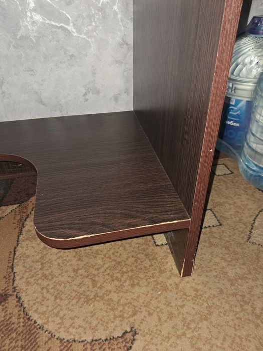 Комп'ютерний стіл