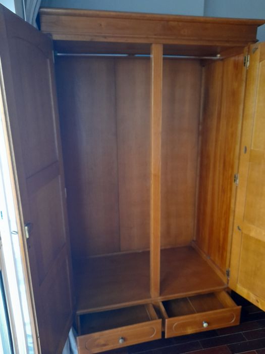 Roupeiro de madeira  - 170 €