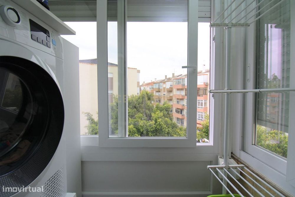 Disponível T3 Remodelado na Torre da Marinha a 2 minutos do Rio Sul Sh