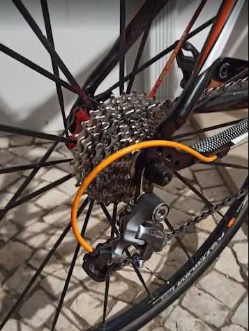 Bicicleta de estrada em carbono VALDEMIRO
