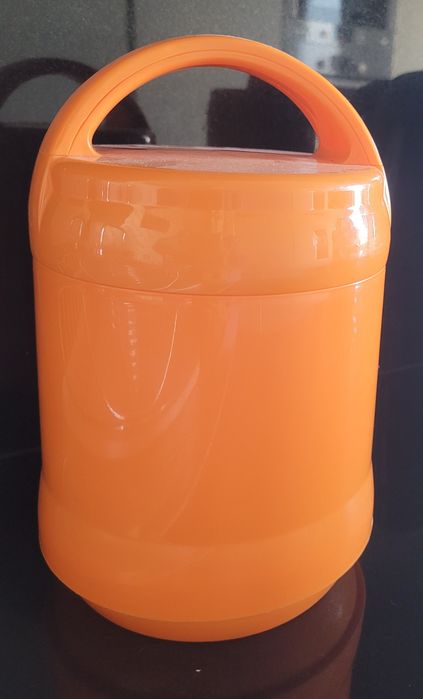Termo laranja grande e pequeno