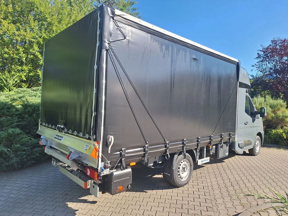 Renault Master  "Międzynarodówka" z tylnym spaniem 8 palet z windą