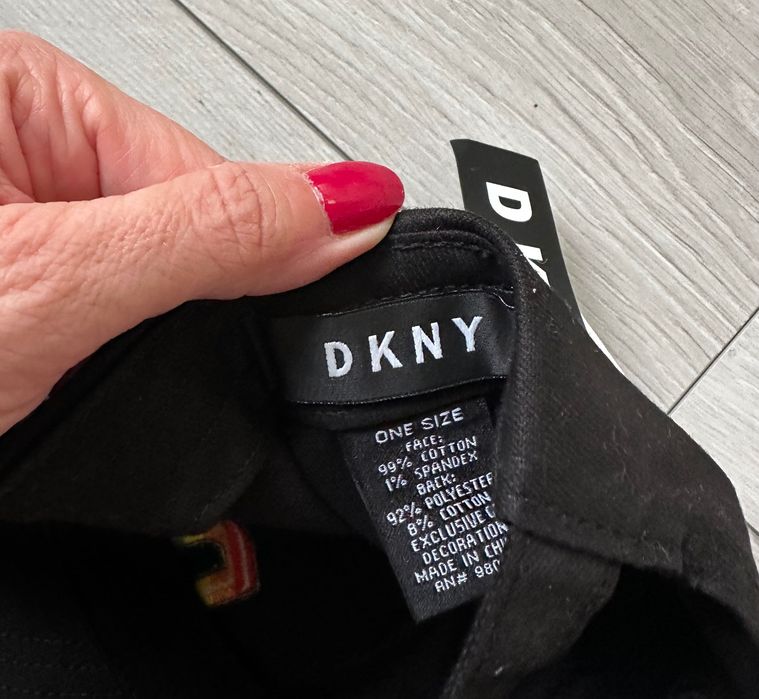 Czapeczka DKNY - nowa