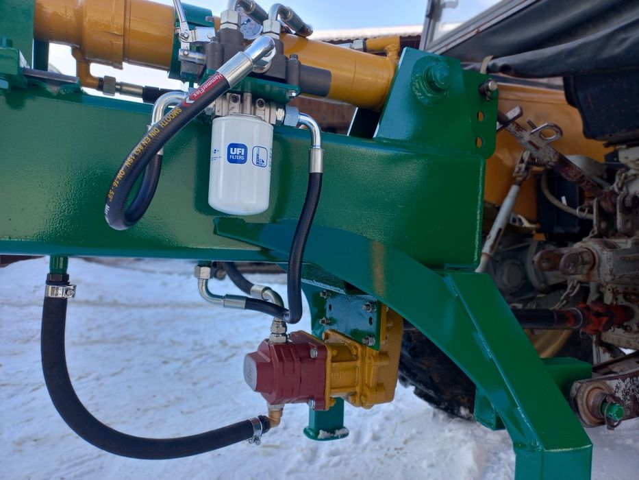 Łuparka hydrauliczna do drewna napędzana  z wom traktora