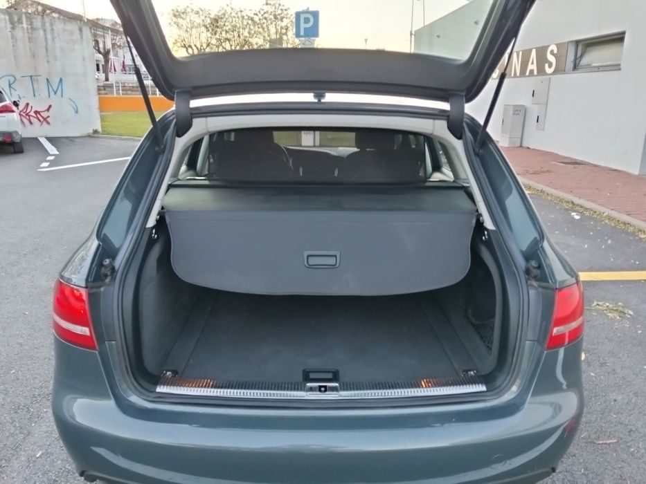 Audi A4 Avant 2.0TDI B8 em estado novo.