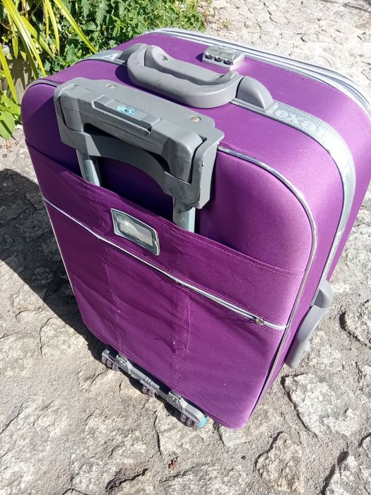 Vendo mala de porão das grandes.