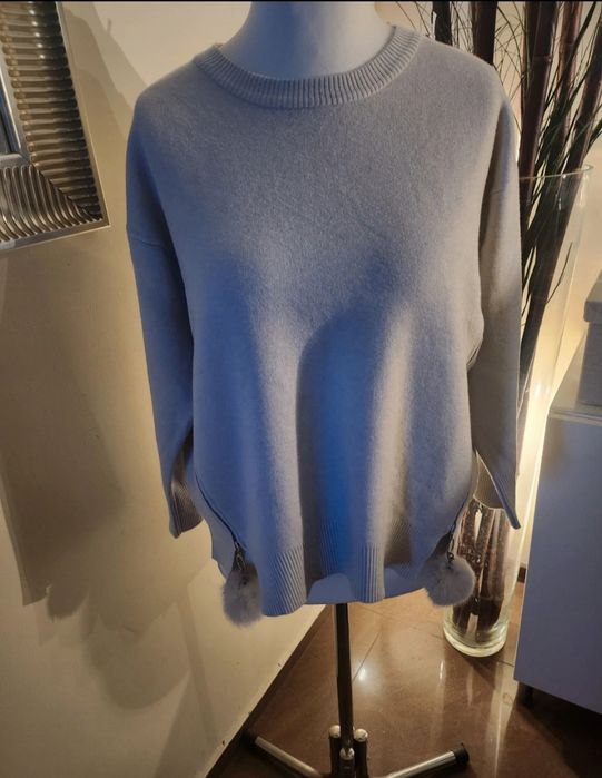 Sweter damski pompony