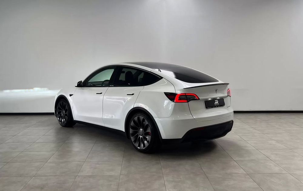 Tesla Model Y Performance Dual Motor AWD foto 5