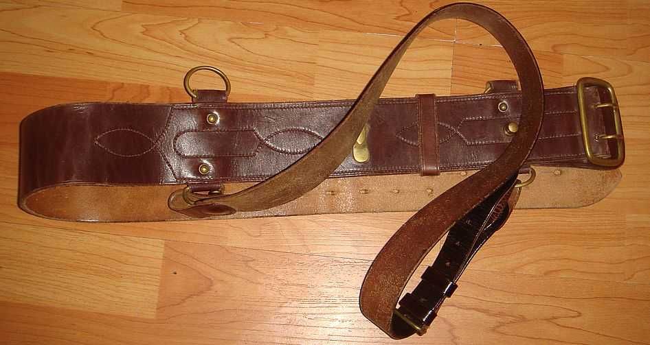 Британский офицерский ремень
"Сэм Браун"