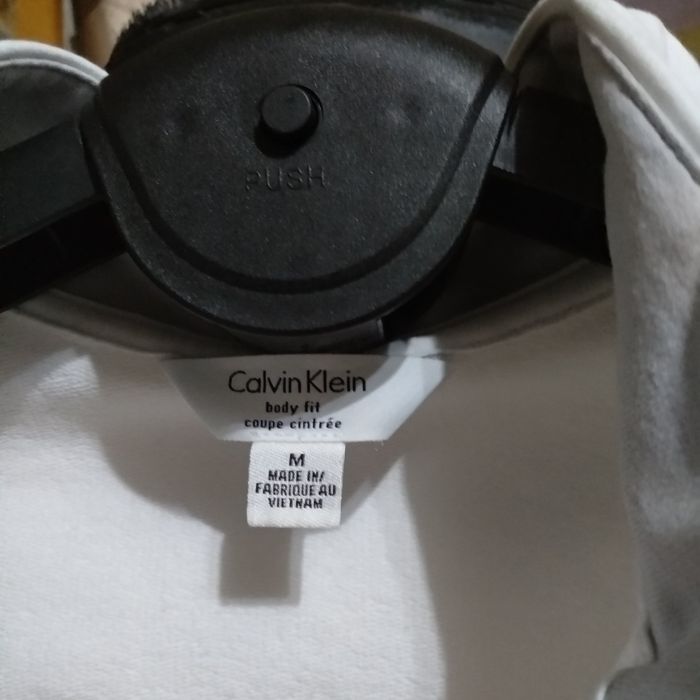 Продам спортивную женскую ветровку Calvin Klein р-р 46