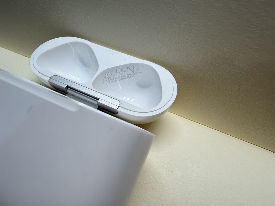 Apple AirPods 4 ANC офіційні б/у