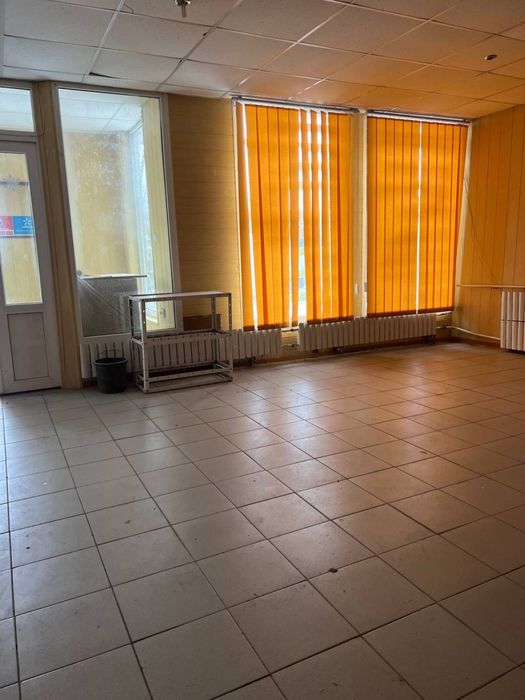 Продам приміщення 285 м2  під магазин в Валках