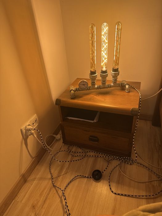 Sprzedam unikatowa lampe stolowa industrialna