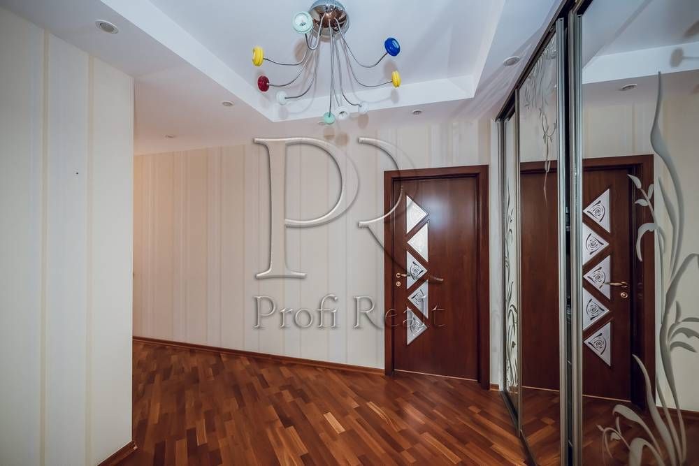 Продаж 3к квартири. м. Лівобережна. Микільсько-Слобідська 6