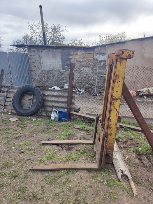 Стріла навантажувача погрузчика