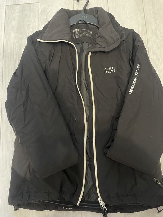 Женская черная теплая зимняя куртка пуховик  Helly Hansen