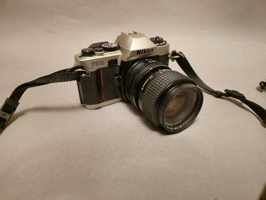 Фотоапарат Nikon FE10 с объективом Nikkor 35-70 MM F/3.5-4.8