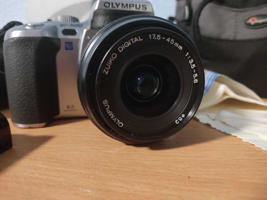 Фотоаппарат зеркальный Olympus e-500+ зарядка оригинал+ 2 батареї