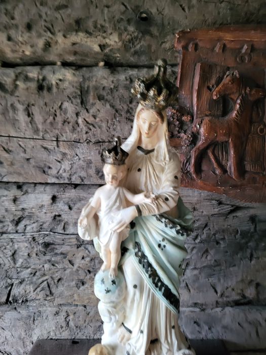 Stara figurka Maryja Zwycięska Matka Boża