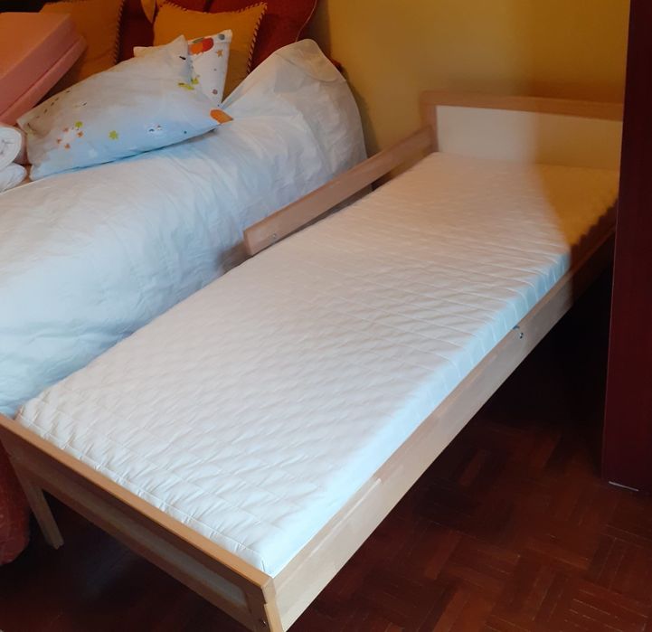 Cama com colchão IKEA criança