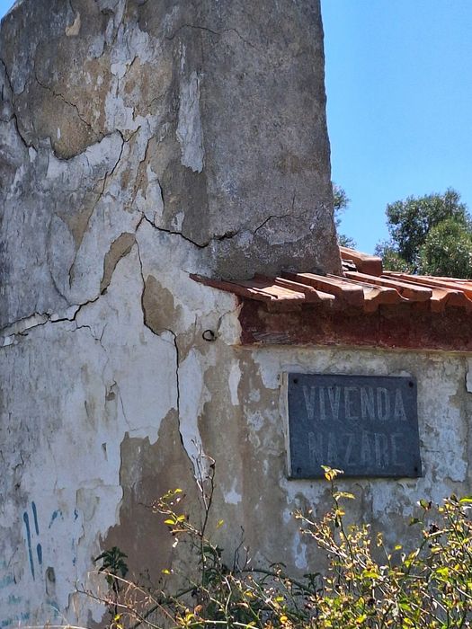 Terreno com Ruína e Projeto: Vista Serra de Sintra (Sacotes)