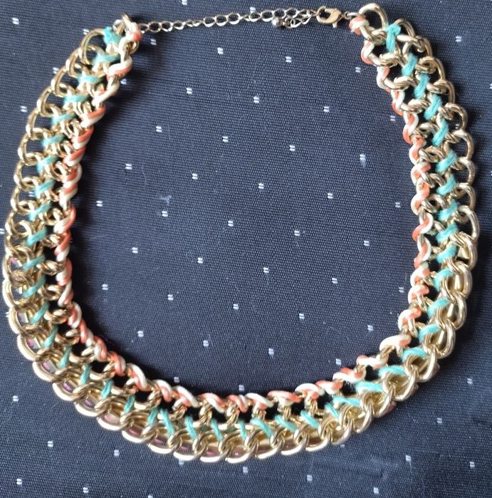 Колье от различных производителей. Цена за шт.