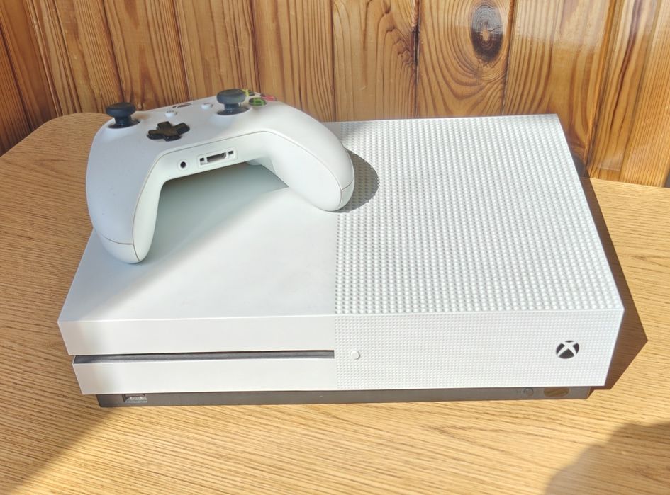 Xbox One S 1TB з дисководом